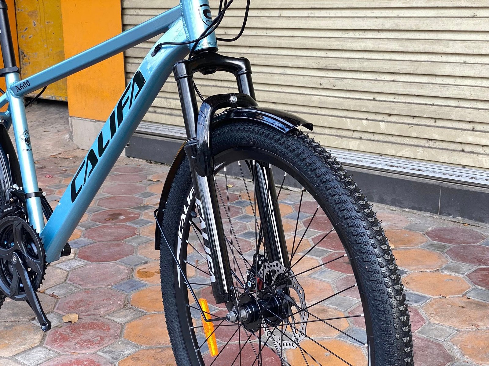 Phuộc giảm xóc Califa và phanh đĩa cơ