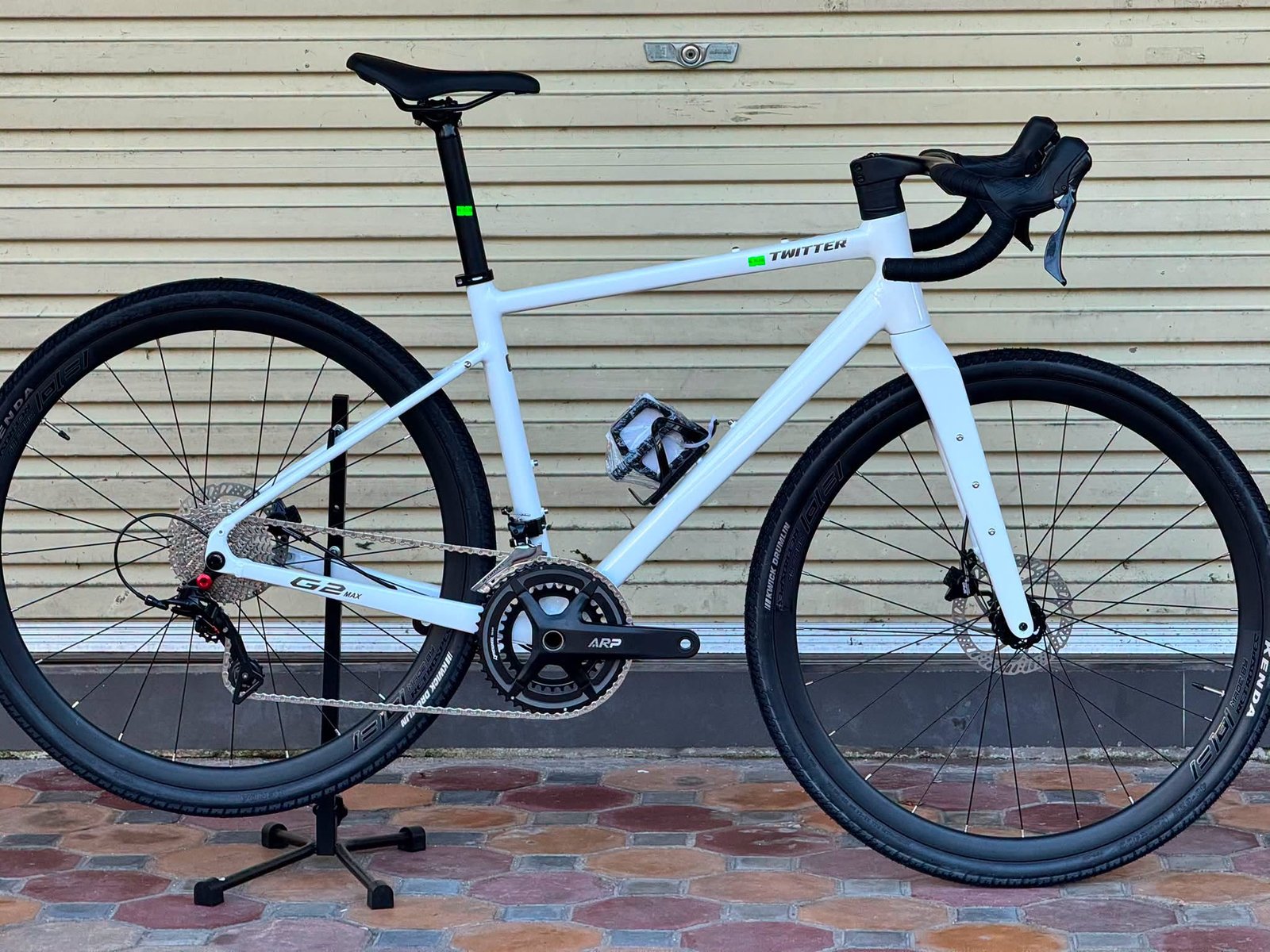 Xe đạp Gravel Twitter G2 Max màu trắng – nhìn ngang